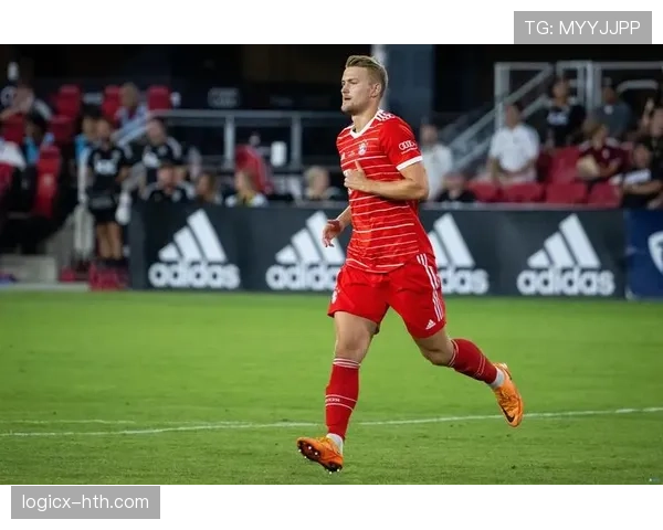 德里赫特防守端表现抢眼，助球队后防线强势回暖